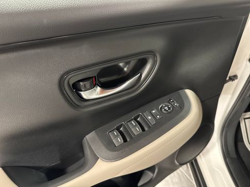 Used 2023 Honda HR-V LX image 16