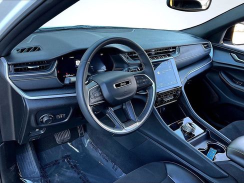 Used 2023 Jeep Grand Cherokee L Laredo image 14