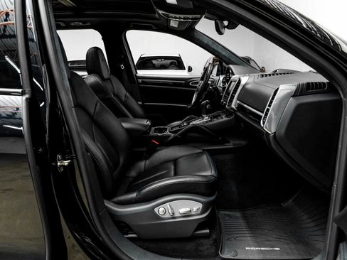 Used 2016 Porsche Cayenne GTS image 34