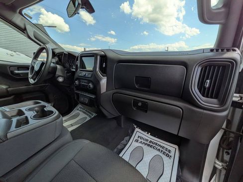 Used 2019 Chevrolet Silverado 1500 Custom w/ Custom Value Package AWD/4WD image 19