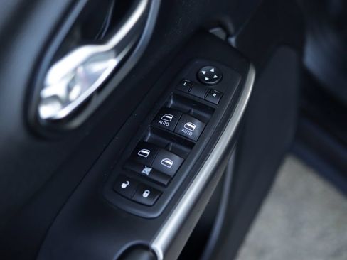 Used 2020 Jeep Cherokee Latitude Plus AWD/4WD image 24