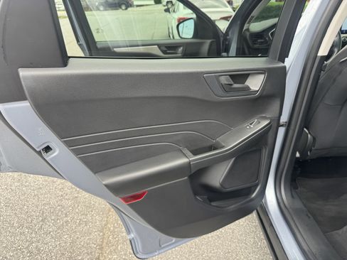 Used 2022 Ford Escape SE w/ SE Sport Appearance Package FWD image 8