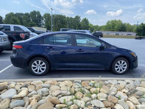 Used 2023 Toyota Corolla LE FWD image 7