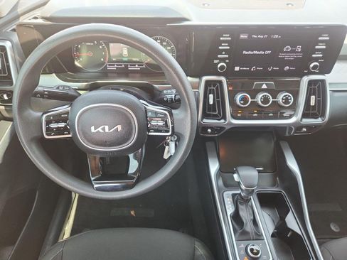Used 2022 Kia Sorento LX AWD/4WD image 11