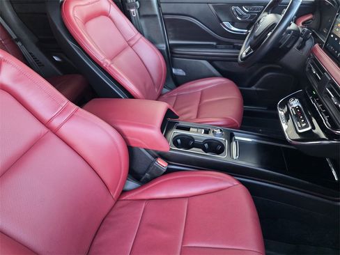 Used 2023 Lincoln Corsair Reserve image 11