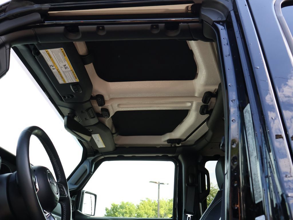 Used 2023 Jeep Wrangler Unlimited Sahara w/ LED Lighting Group AWD/4WD image 34