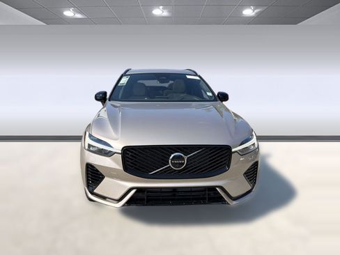 New 2026 Volvo XC60 T8 Plus w/ Climate Package AWD/4WD image 6