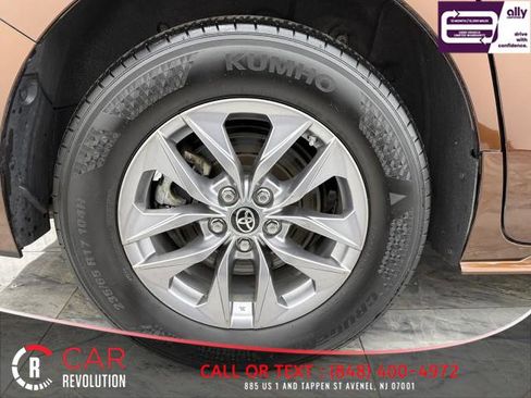 Used 2024 Toyota Sienna XLE image 13