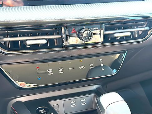 New 2026 Nissan Kicks SR image 23