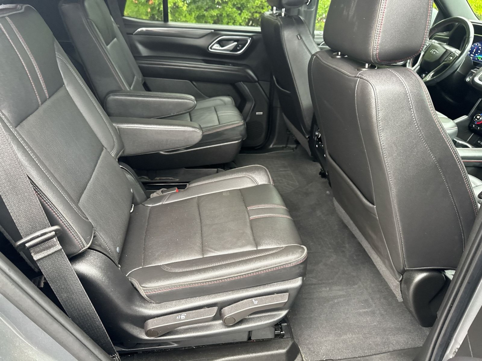 Used 2022 Chevrolet Tahoe RST w/ Luxury Package AWD/4WD image 32