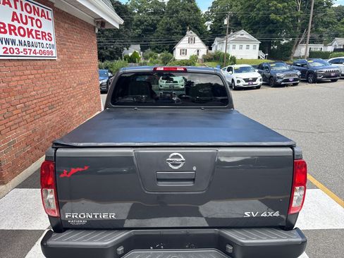 Used 2012 Nissan Frontier SV AWD/4WD image 10