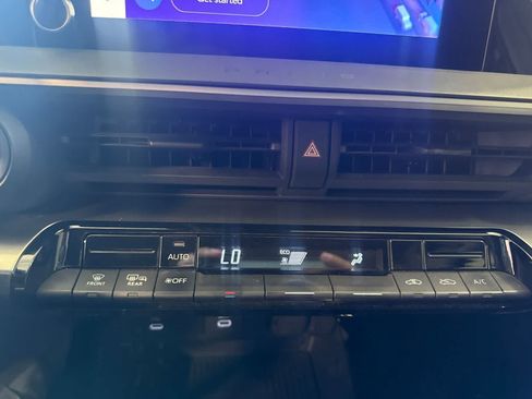 Used 2023 Toyota Prius LE FWD image 24