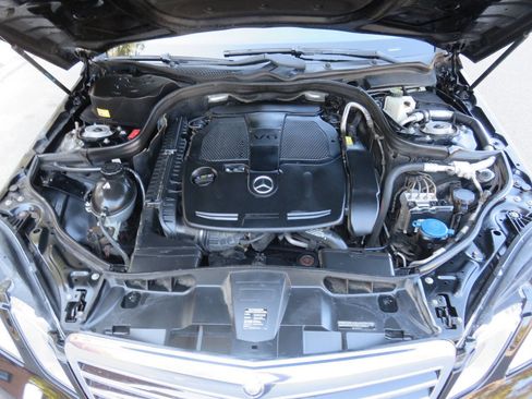 Used 2013 Mercedes-Benz E 350 4MATIC Sedan image 39