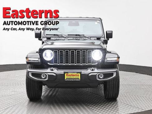 Used 2025 Jeep Wrangler Unlimited Sahara w/ Safety Group AWD/4WD image 2