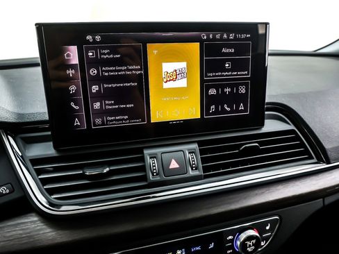 Used 2024 Audi Q5 e Prestige w/ Prestige Package image 21