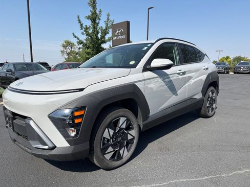 Used 2024 Hyundai Kona SEL AWD/4WD image 3