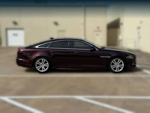 Used 2016 Jaguar XJ R-Sport image 10
