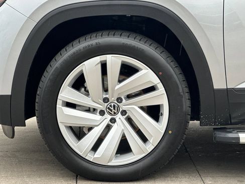 Certified 2023 Volkswagen Atlas Cross Sport SE FWD image 25