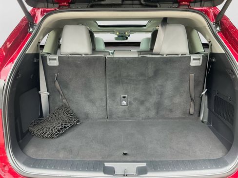 Used 2024 Toyota Highlander Platinum FWD image 17