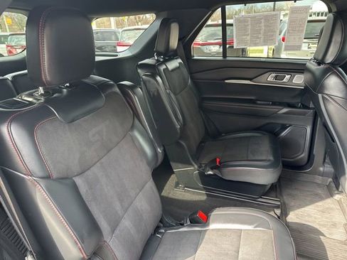 Used 2025 Ford Explorer ST image 18