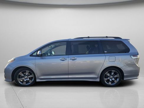 Used 2015 Toyota Sienna SE Premium image 22