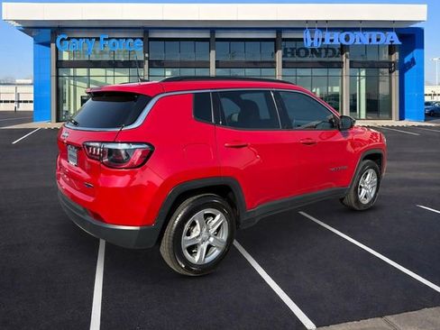 Used 2024 Jeep Compass Latitude AWD/4WD image 2
