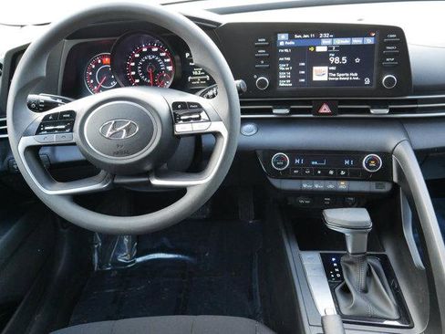 Used 2023 Hyundai Elantra SEL image 15