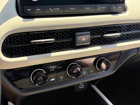 Used 2024 Honda HR-V LX image 9