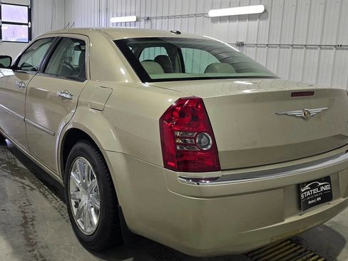 Used 2009 Chrysler 300 Limited image 6