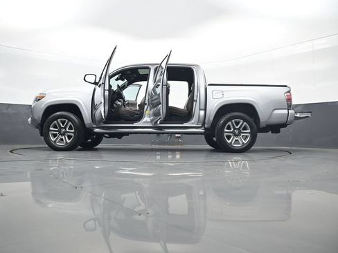 Used 2019 Toyota Tacoma Limited AWD/4WD image 34
