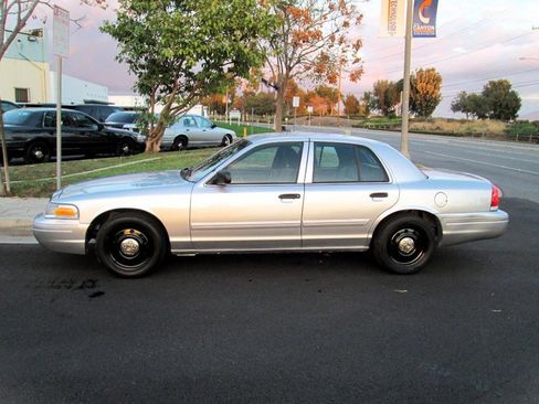 Used 2011 Ford Crown Victoria Police Interceptor w/ Radio Suppression Pkg image 2