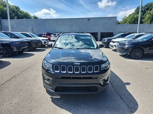 Used 2019 Jeep Compass Latitude w/ Cold Weather Group AWD/4WD image 2