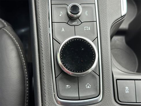 Certified 2025 Cadillac XT4 Premium Luxury image 28