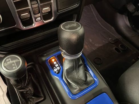 Used 2022 Jeep Wrangler Unlimited Sport AWD/4WD image 11