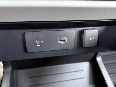 Used 2020 Land Rover Defender 110 HSE image 34