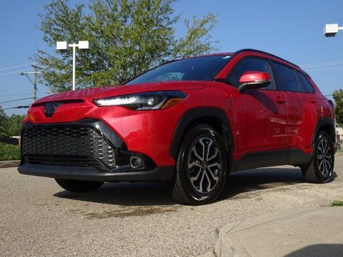 Used 2024 Toyota Corolla Cross SE image 8