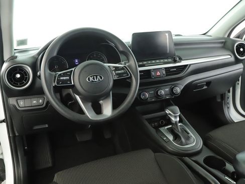 Used 2021 Kia Forte LXS FWD image 2