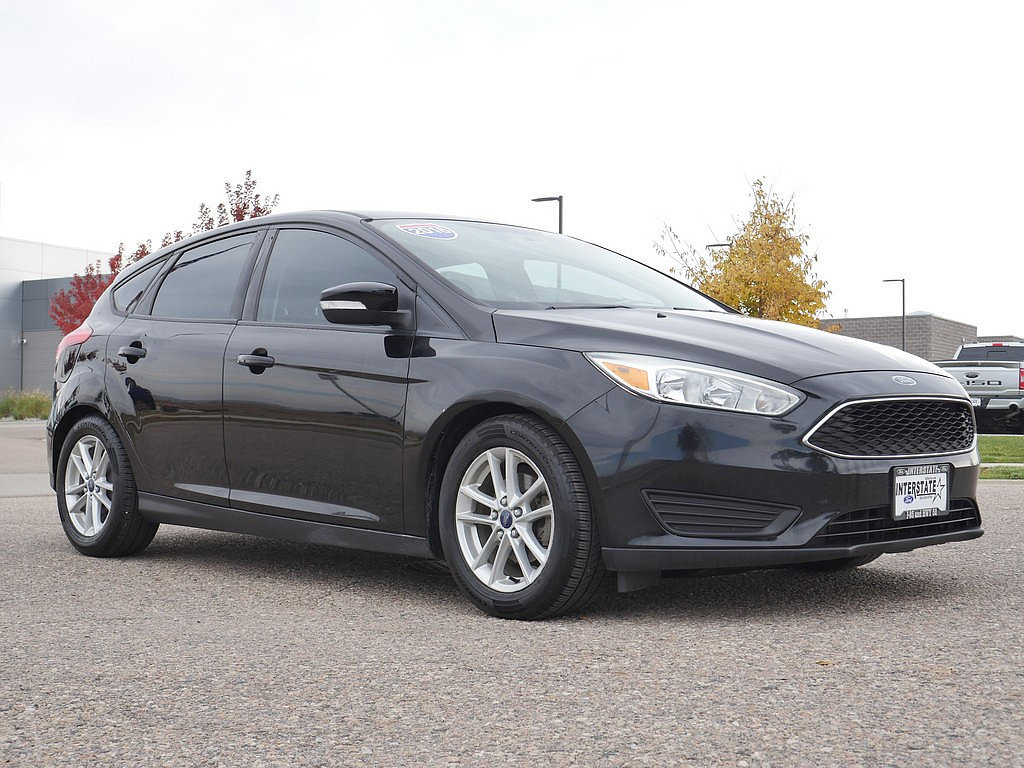 Used 2016 Ford Focus SE w/ SE Cold Weather Package FWD image 8