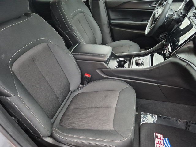 Used 2024 Jeep Grand Cherokee Laredo w/ Luxury Tech Group I AWD/4WD image 25