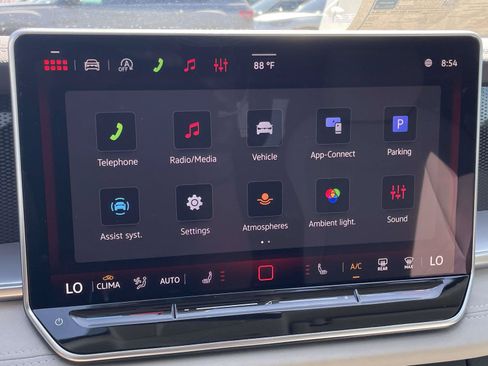 New 2026 Volkswagen Tiguan SE FWD image 24