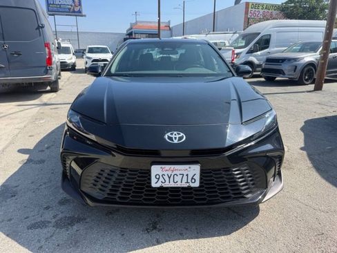 Used 2025 Toyota Camry SE FWD image 2
