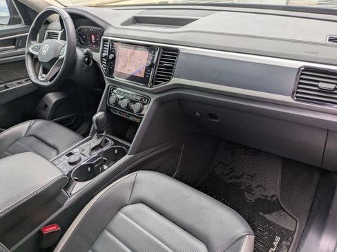 Used 2022 Volkswagen Atlas SEL Premium image 30
