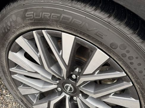 Used 2024 Nissan Altima 2.5 SV image 11