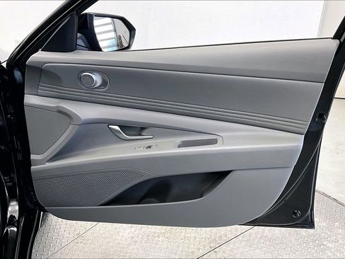 Used 2023 Hyundai Elantra SEL w/ Convenience Package FWD image 18