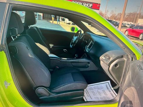 Used 2019 Dodge Challenger SXT w/ Blacktop Package image 9