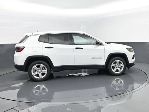 Used 2023 Jeep Compass Sport AWD/4WD image 4