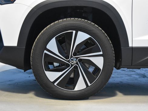 New 2025 Volkswagen Taos SE image 20