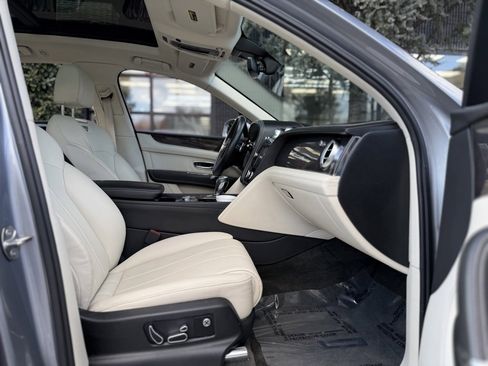 Used 2019 Bentley Bentayga image 34