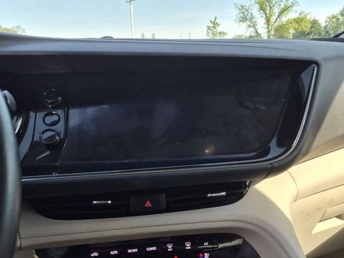 Used 2023 Buick Envision Avenir FWD image 9