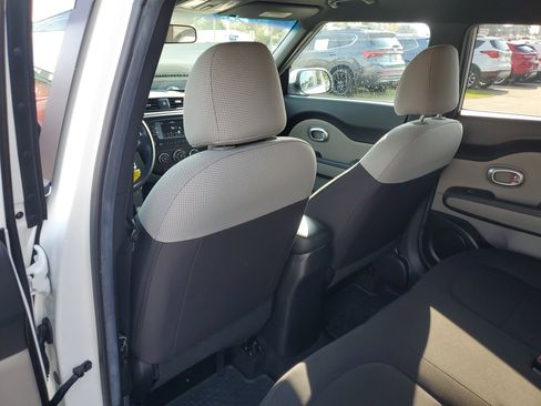 Used 2018 Kia Soul image 16